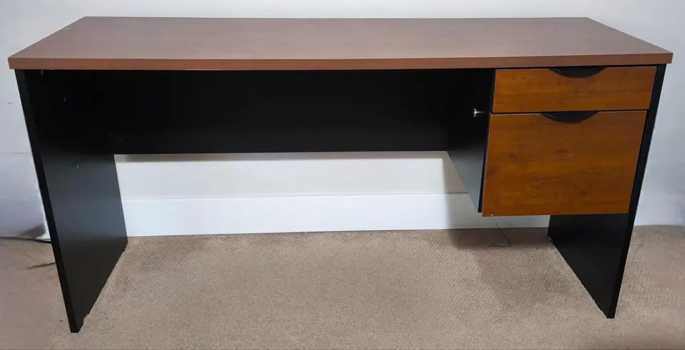 Desk.jpg