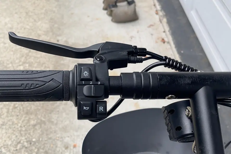 Scooter Speed Brake Horn Light Controls.jpg